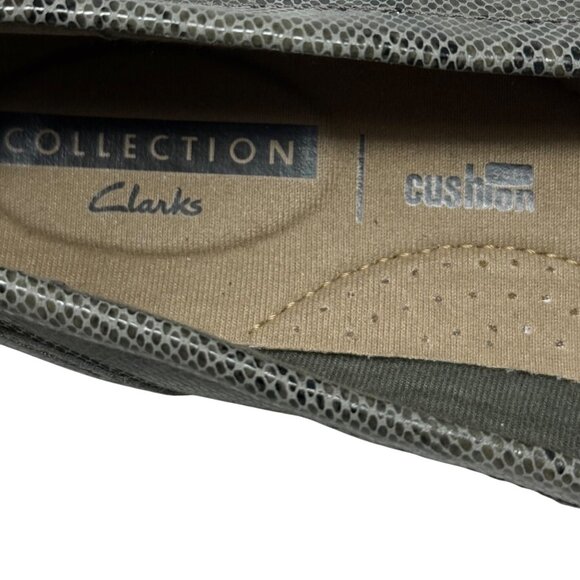 Clarks Womens Leather Snakeskin Print Loafers Sz 7 Gray Slip On Loafer Cheyn - Picture 8 of 10